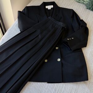Vintage NWOT Jones New York Black 100% wool Blazer Skirt Set